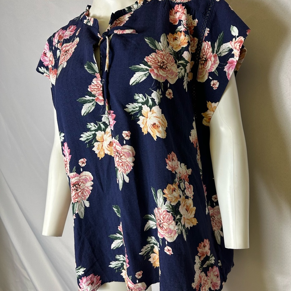 Buffalo David Britton XL  Blue Floral Flowy Peasant Flutter Sleeve Top NWT - Picture 8 of 8